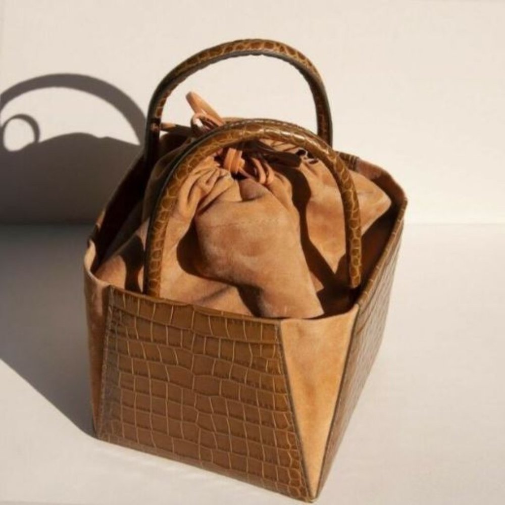 Trade-mark Dorthea Square Bucket Bag